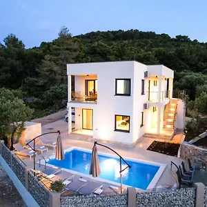 Luxury Mauro With Heated Pool Apartman