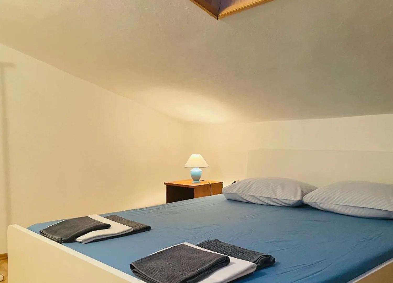 Apartments Davor Pag Town